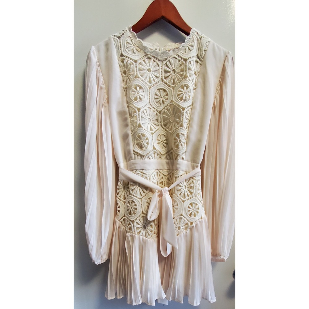 AROSE Studio Jules Dress L Cream NWT Stunning Pleat Crochet Style Lace/Line/Belt - Picture 2 of 16